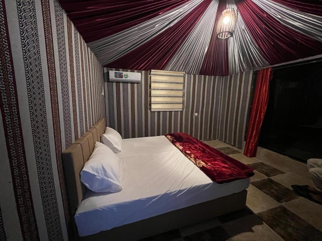 Scarlet Luxury Camp Wadi Rum Eksteriør bilde