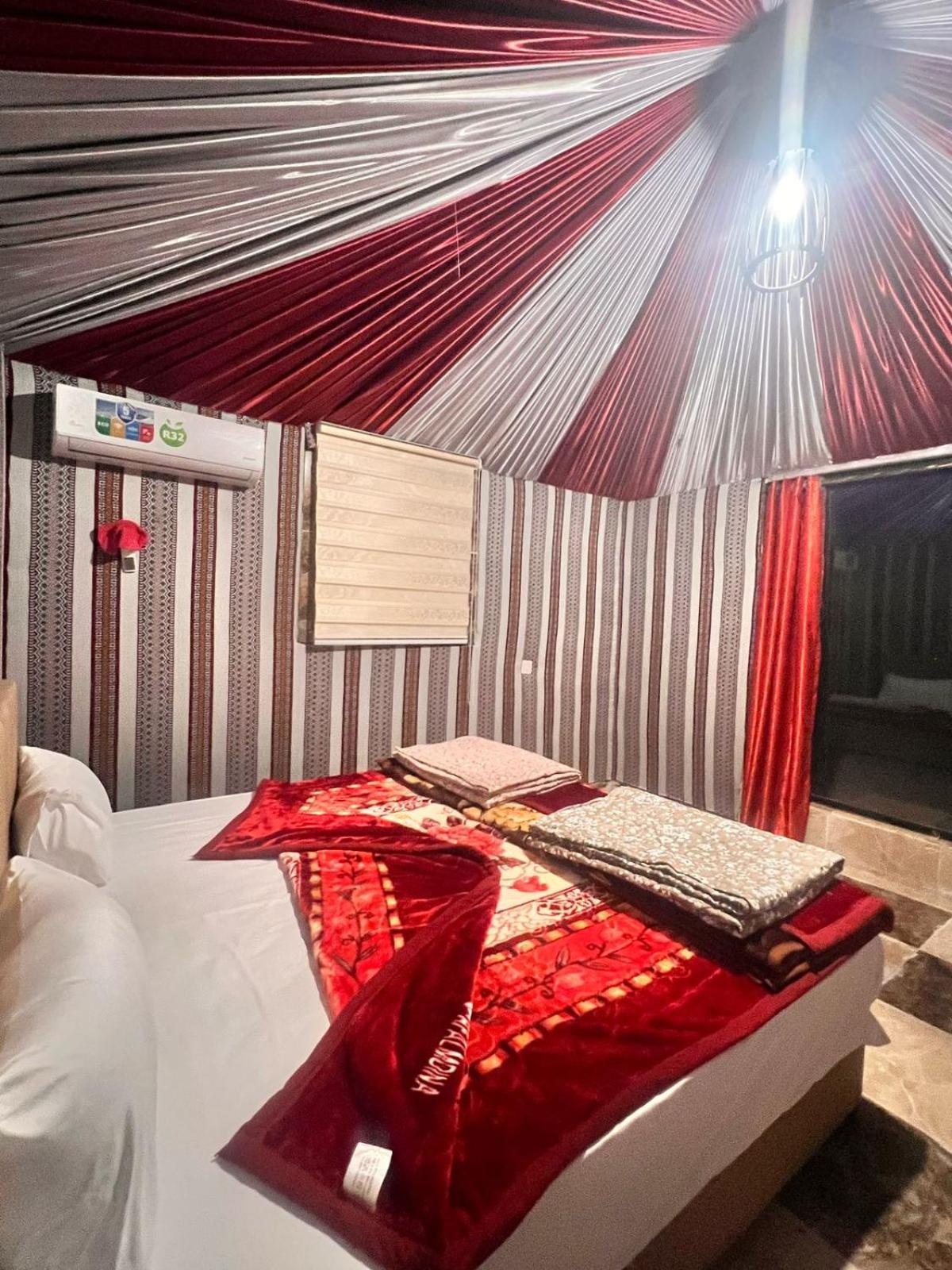 Scarlet Luxury Camp Wadi Rum Eksteriør bilde