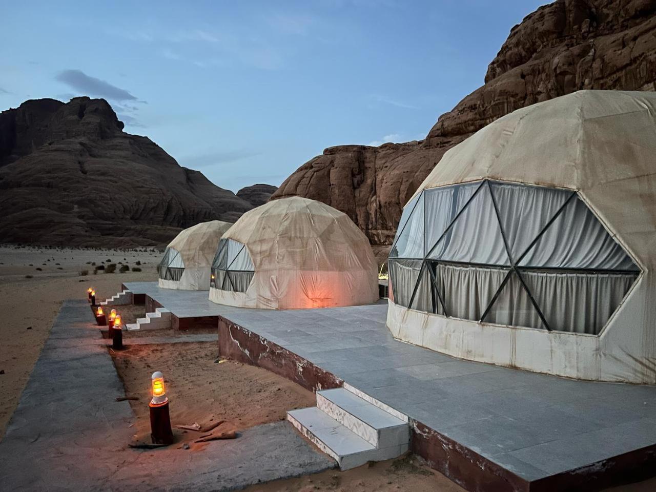 Scarlet Luxury Camp Wadi Rum Eksteriør bilde