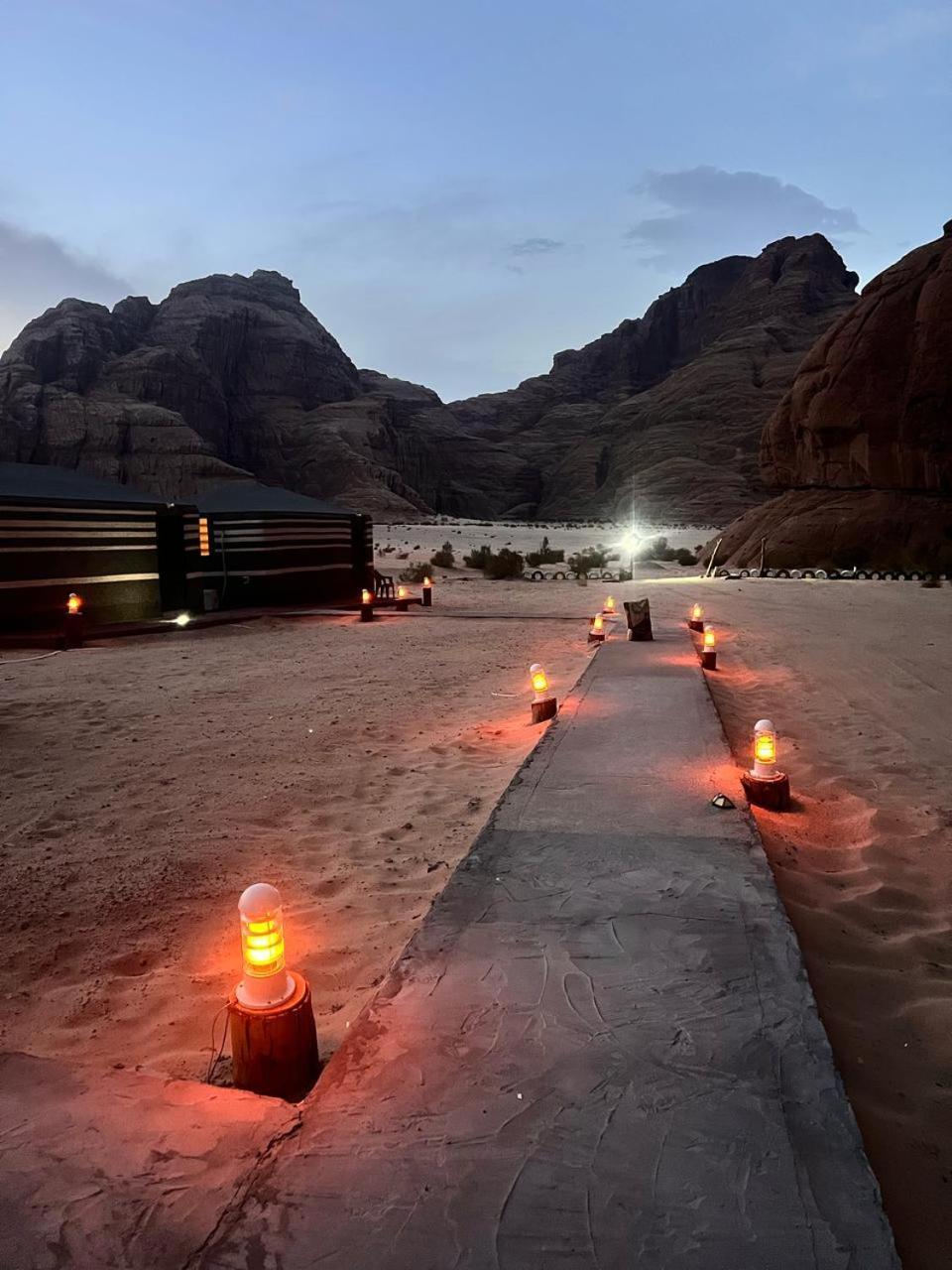 Scarlet Luxury Camp Wadi Rum Eksteriør bilde