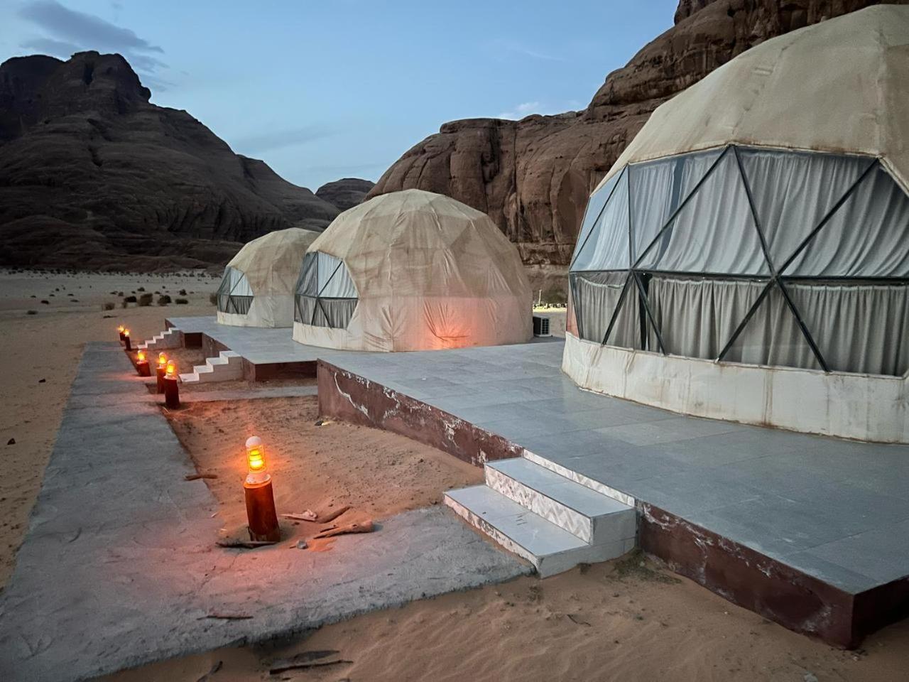 Scarlet Luxury Camp Wadi Rum Eksteriør bilde